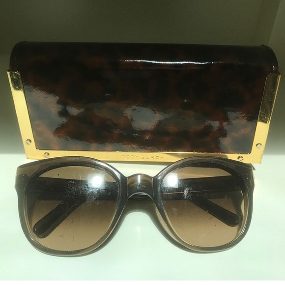 Tory Burch Accessories - Tory Burch olive colored wayfarer like sunglasses